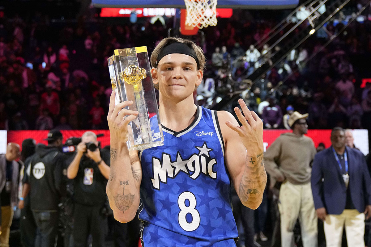 Magic Gard Magic Mac McClung is celebrated with a trophy after winning the Slam competition during all stars on Saturday night in front of 2025 NBA All Star Games in Chase Center.