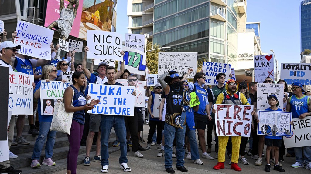 Dallas Mavericks fans gather outside Arena prior to play between Dallas and Houston rockets to protest Nico Harrison's trade former Mavericks Point Guard Luke Doncic on Los Angeles Lake Lake Lake Les Angeles. 