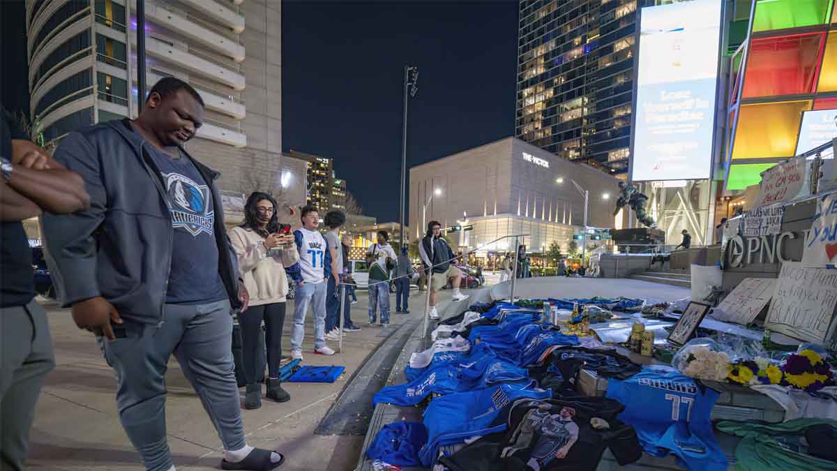 Mavs' Luka Doncic Fans in American Airlines Center for Protest Store Mavericks Point Guard Luke Doncic on Los Angeles Lakers. 