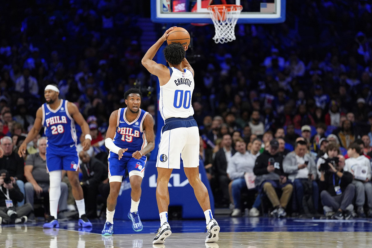 Dallas Mavericks Guard Max Christie (00) Shoots the ball against Filadelphia 76ers in the third quarter in Wells Fargo Center.