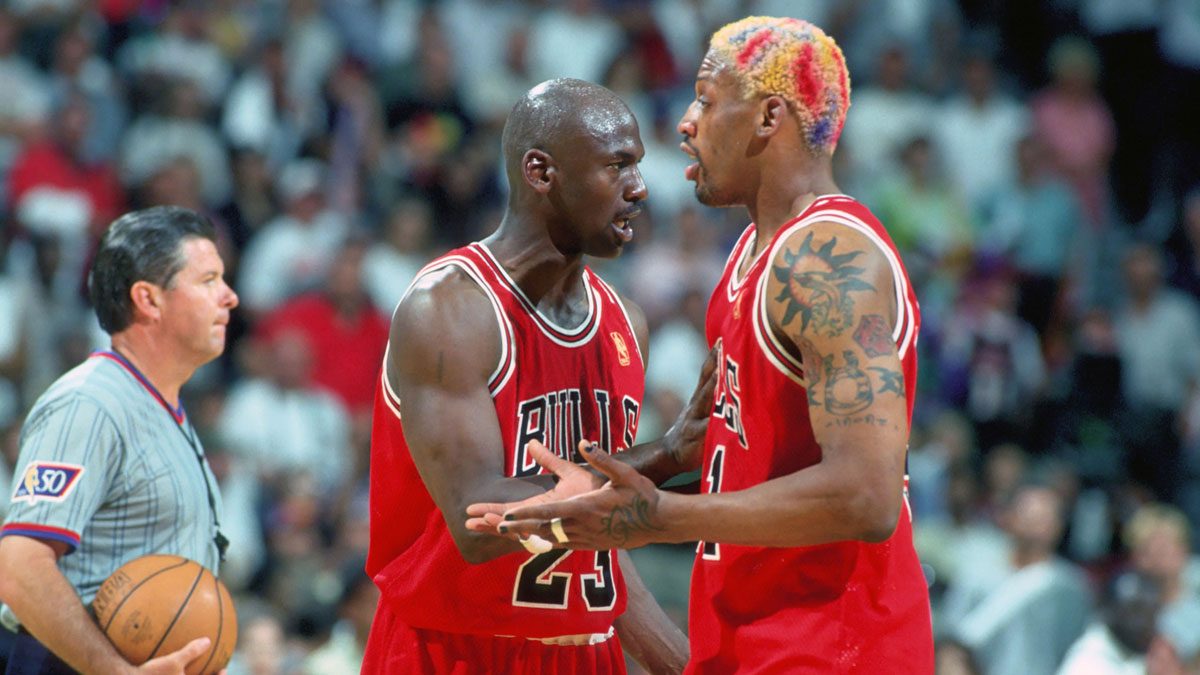 Chicago Bulls forward no. 91 Dennis Rodman returns from the guard officer # 23 Michael Jordan against Miami heat in Miami Arena during the Miami season.