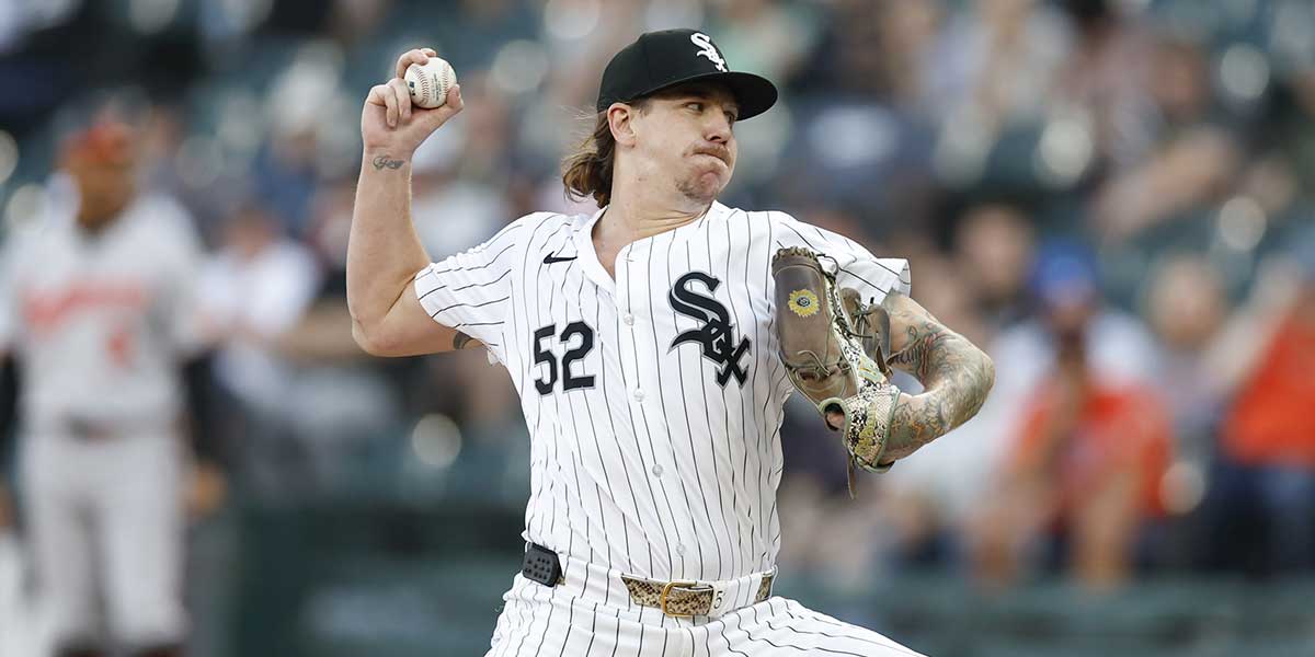 Chicago White Sox starting pitcher Mike Clevinger (52) delivers a pitch against the Baltimore Orioles during the first inning at Guaranteed Rate Field.