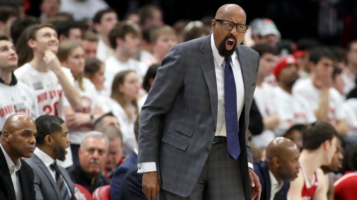 Indiana Hoosiers head coach Mike Woodson calls a play during the second half against the Ohio State Buckeyes at Value City Arena.