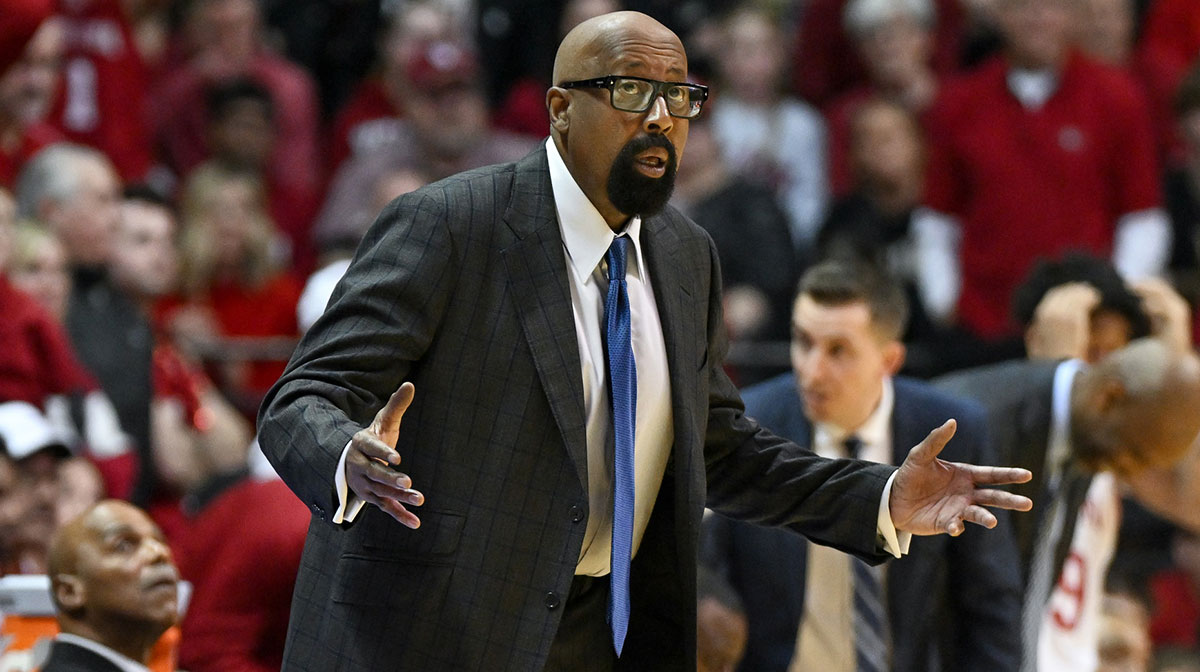 Indiana Hoosiers head coach Mike Woodson reacts to a play during the second half against the Purdue Boilermakers at Simon Skjodt Assembly Hall