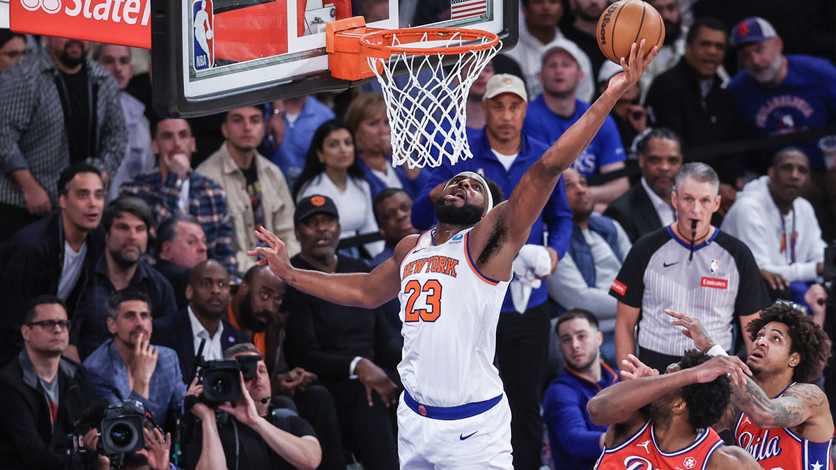 20. April 2024 years; New York, New York, USA; New York Knicks Center Mitchell Robinson (23) Grows for a jump in the fourth quarter against Philadelphia 76ers in the game One of the first rounds for the playoffs at 2024. NBA in Madison Square Garden.