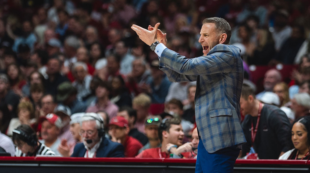 Alabama Crimson Tide head coach Nate Oats directs his team against the Mississippi State Bulldogs during the second half at Coleman Coliseum