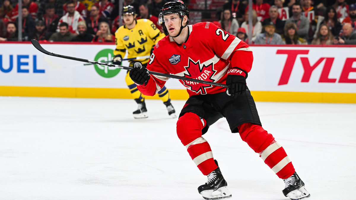 Team Canada Nadhan Mackinnon (29) Swedish team skates Sweden in the first period during 4 nations in the game of Hockey on ice at the Bell Center.