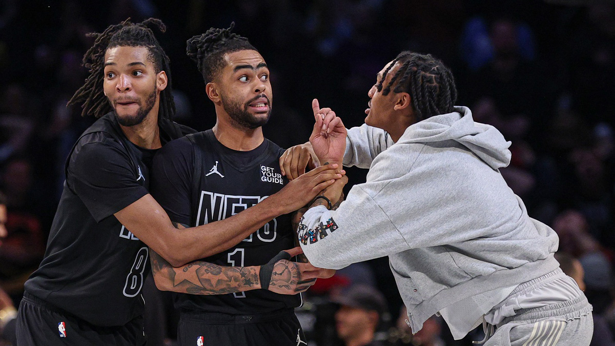 Nets Guard D'Angelo Russell (1) Celebrates with teammates