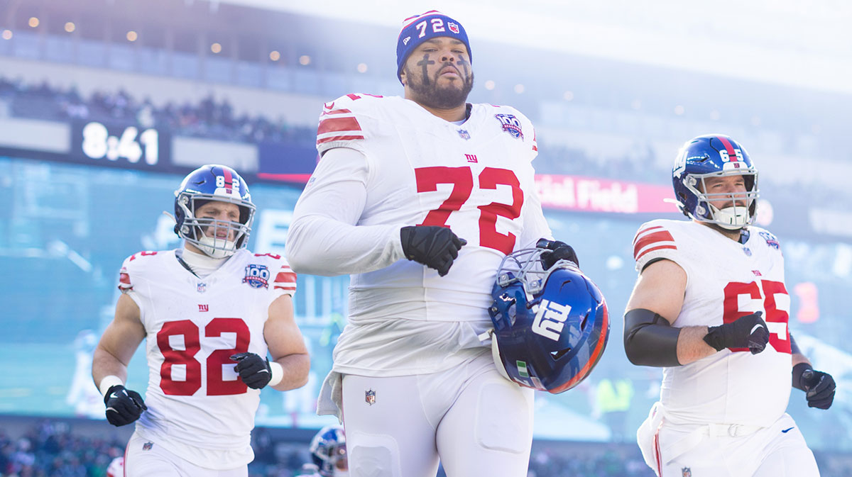 New York Giants guard Jermaine Eluemunor (72) and center Austin Schlottmann (65) and tight end Daniel Bellinger (82) take the field for action against the Philadelphia Eagles at Lincoln Financial Field.