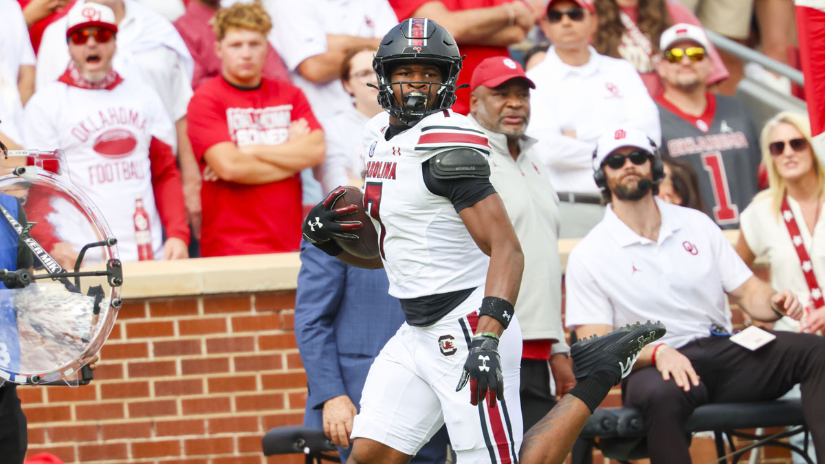 South Carolina Gamecocks defensive back Nick Emmanwori (7) returns an interception for a touchdown during the first half against the Oklahoma Sooners at Gaylord Family-Oklahoma Memorial Stadium. 