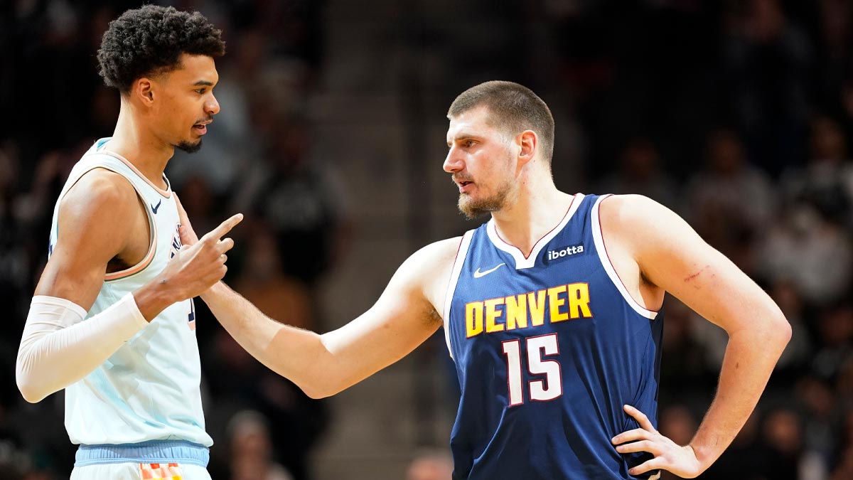 San Antonio Spurs Center Victor Vigbaniama (1) Welcomes Denver Nuggets Center Nikola Jokić (15) before the game in the center of the jet bank. Mandatory Credit: Scott Vachter-Imangn Pictures