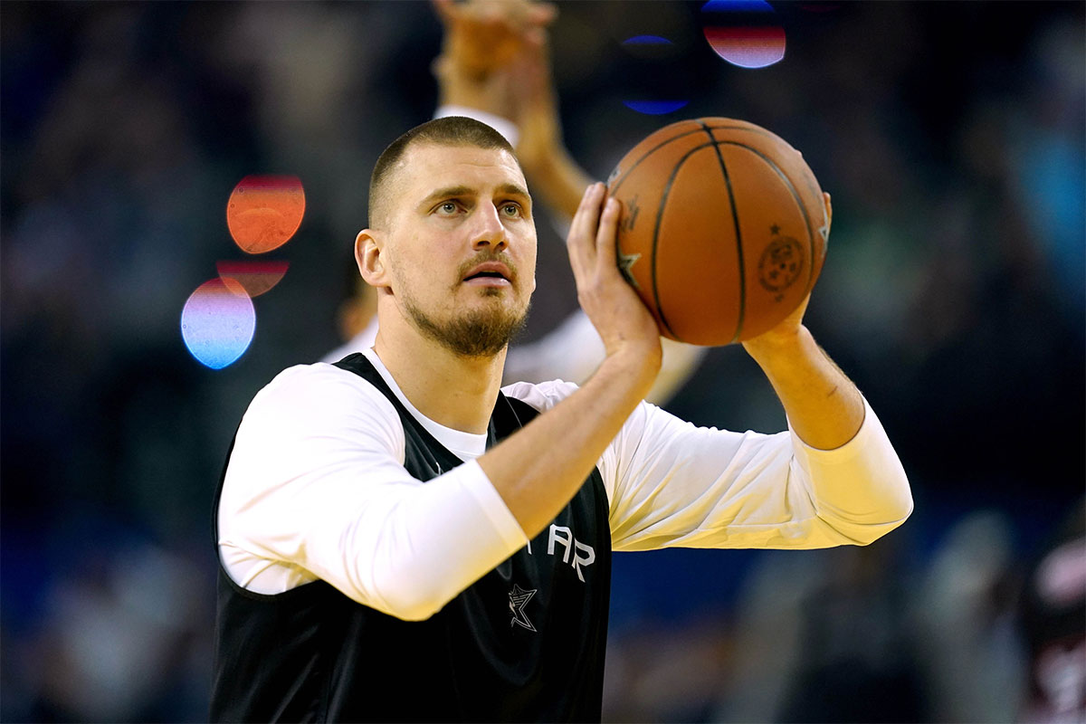 Chuck's Global Stars Center Nikola Jokić (15) from Denver Nuggets is heated during the NBA all stars in Oracle Arena. 