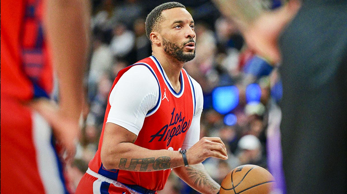 La Clippers Guard Norman Powell (24) occupies free throw against Jazz Utah during overtime in Delta Centura.