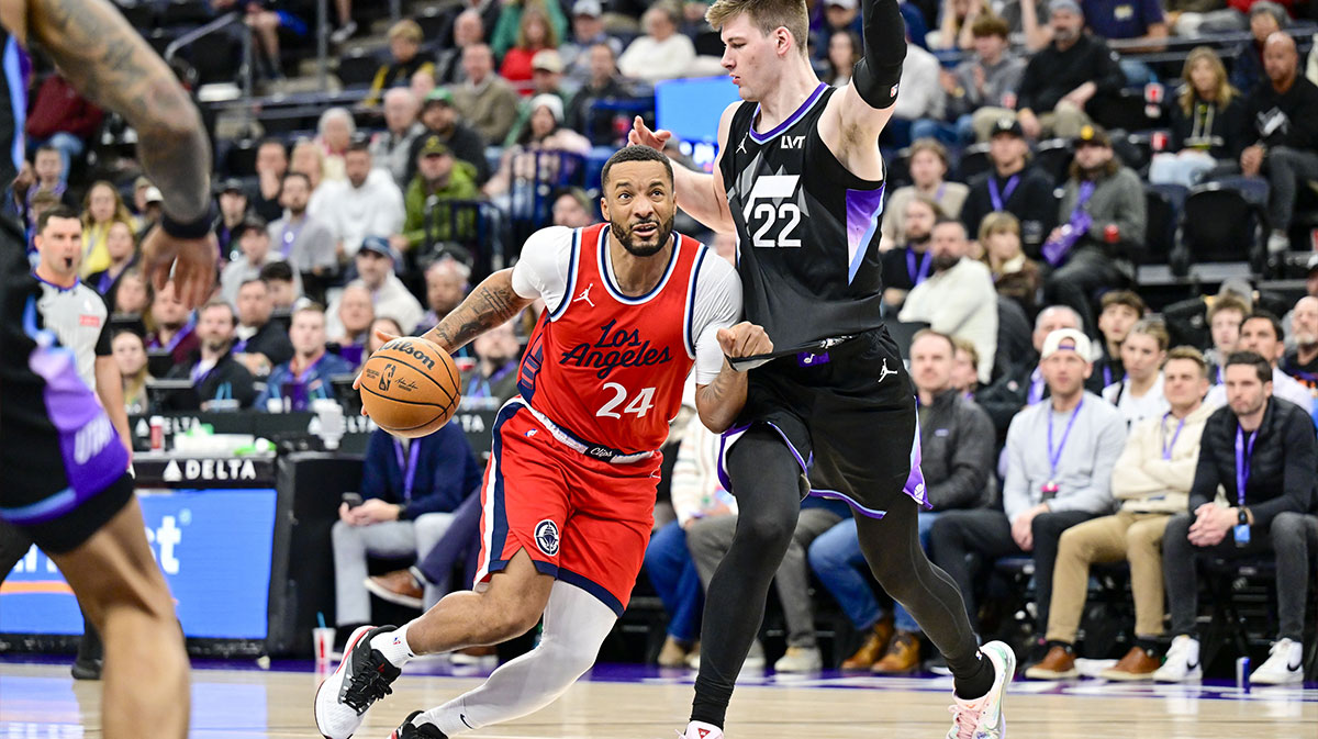 La Clippers Guard Norman Povell (24) Run around Utah Jazz Kyle Filipovski (22) during overtime in Delta Centur. 