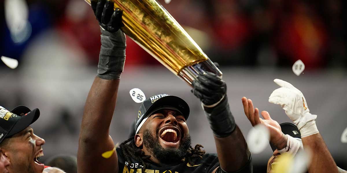 State Ohio Buckeyes see receiver Jeremiah Smith (4) Holds the trophy after 34-23 wins Notre Dame to win the National PlayOff National Championship in Atlanta 21. January 2025 . years.