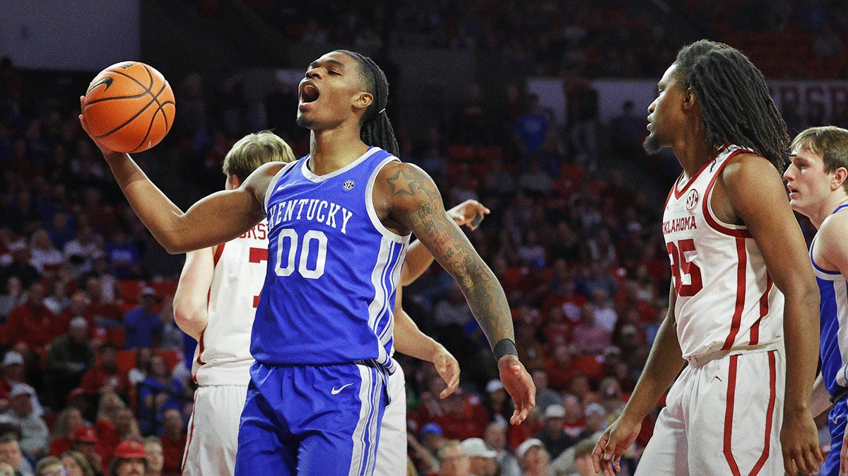 Kentucky Wildcats guard Otega Oweh (00) reacts after a play against the Oklahoma Sooners during the first half at Lloyd Noble Center.
