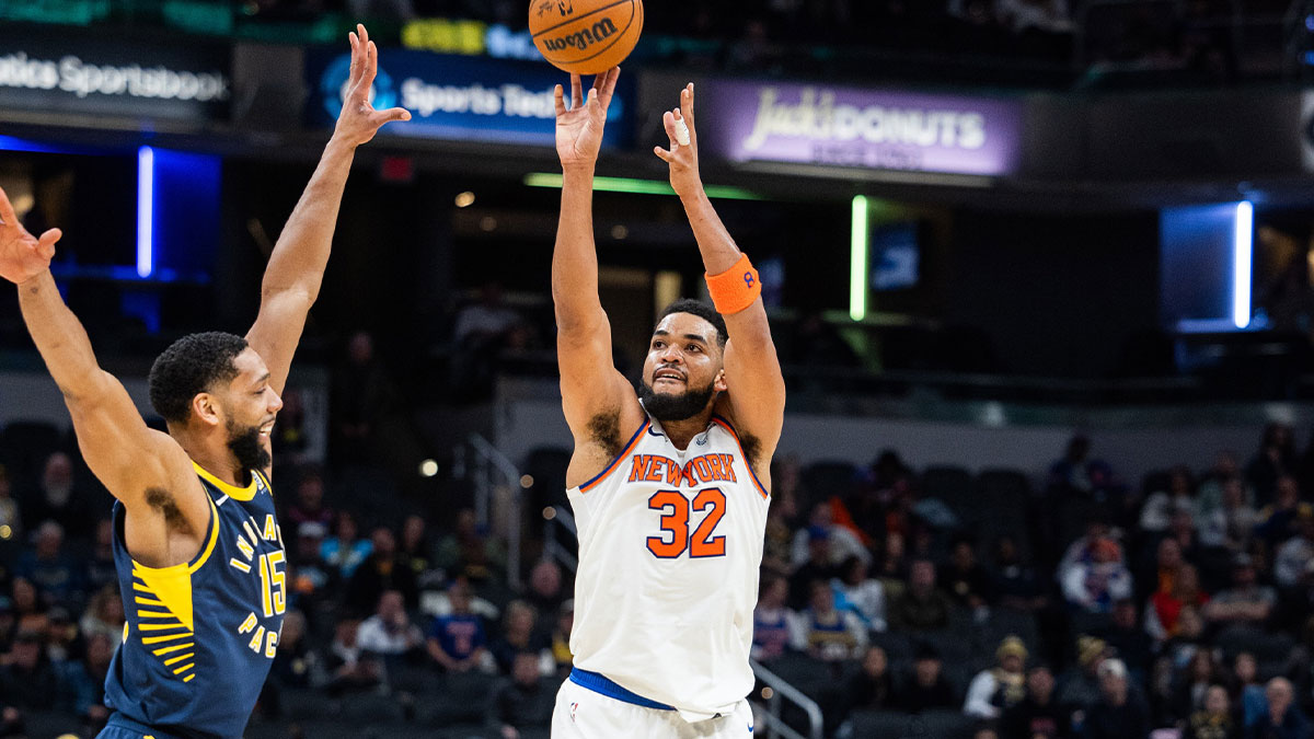 Peisers Center Jahlil Okafor (15) Defend