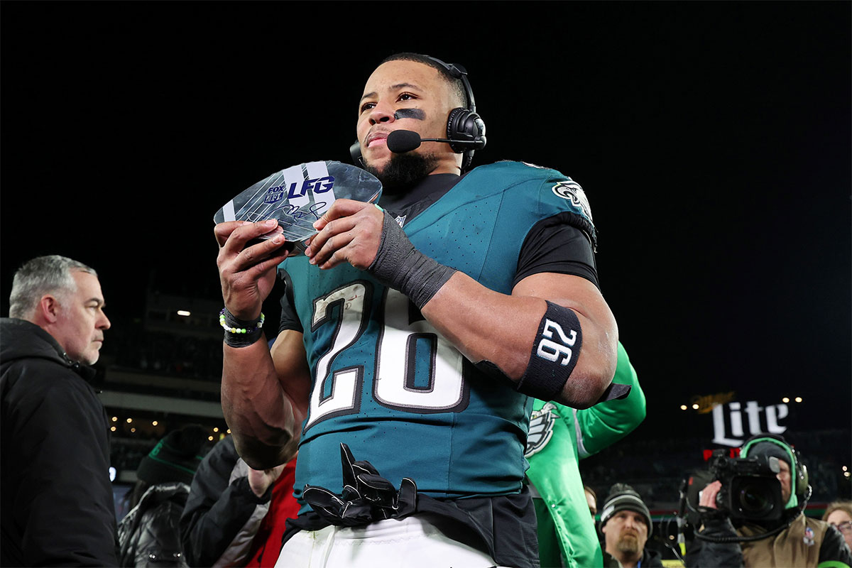 Philadelphia Eagles Running Sakuon Barkley (26) Glory After winning the NFC Championship game against the Washington Commander in Lincoln's financial field.