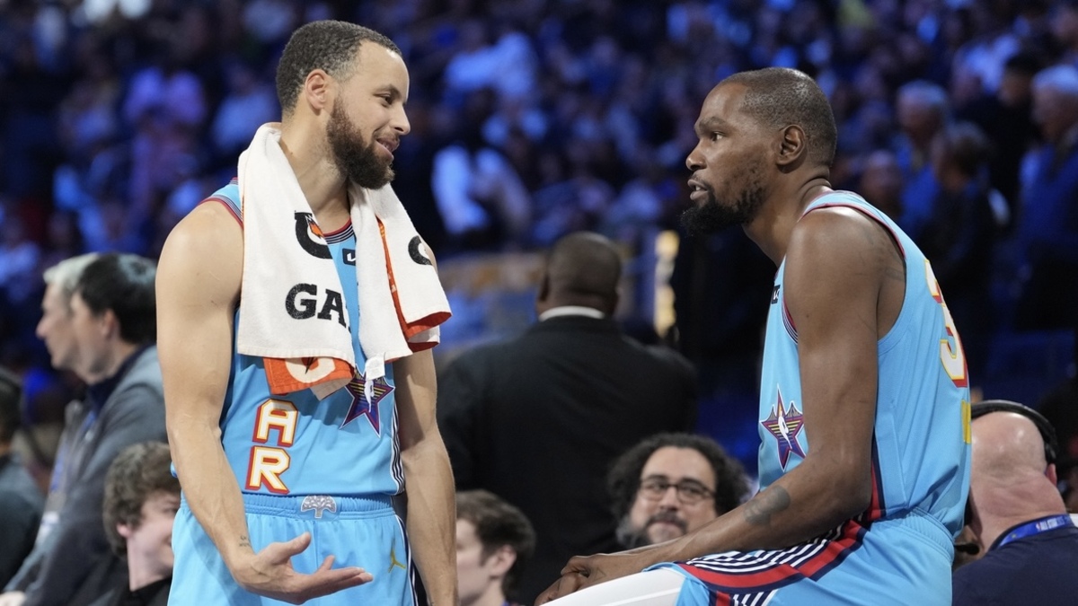 Shaq’s OGs guard Stephen Curry (30) of the Golden State Warriors and forward Kevin Durant (35) of the Sacramento Kings look on in the game against Chuck’s Global Stars during the 2025 NBA All Star Game at Chase Center.