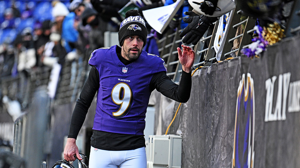 Ravens place kicker Justin Tucker (9) arrives before the game against the Cleveland Browns at M&T Bank Stadium