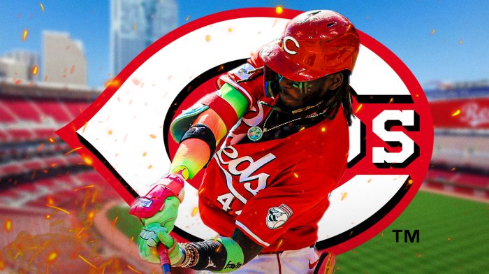 Reds Elly De La Cruz swinging a bat made of fire
