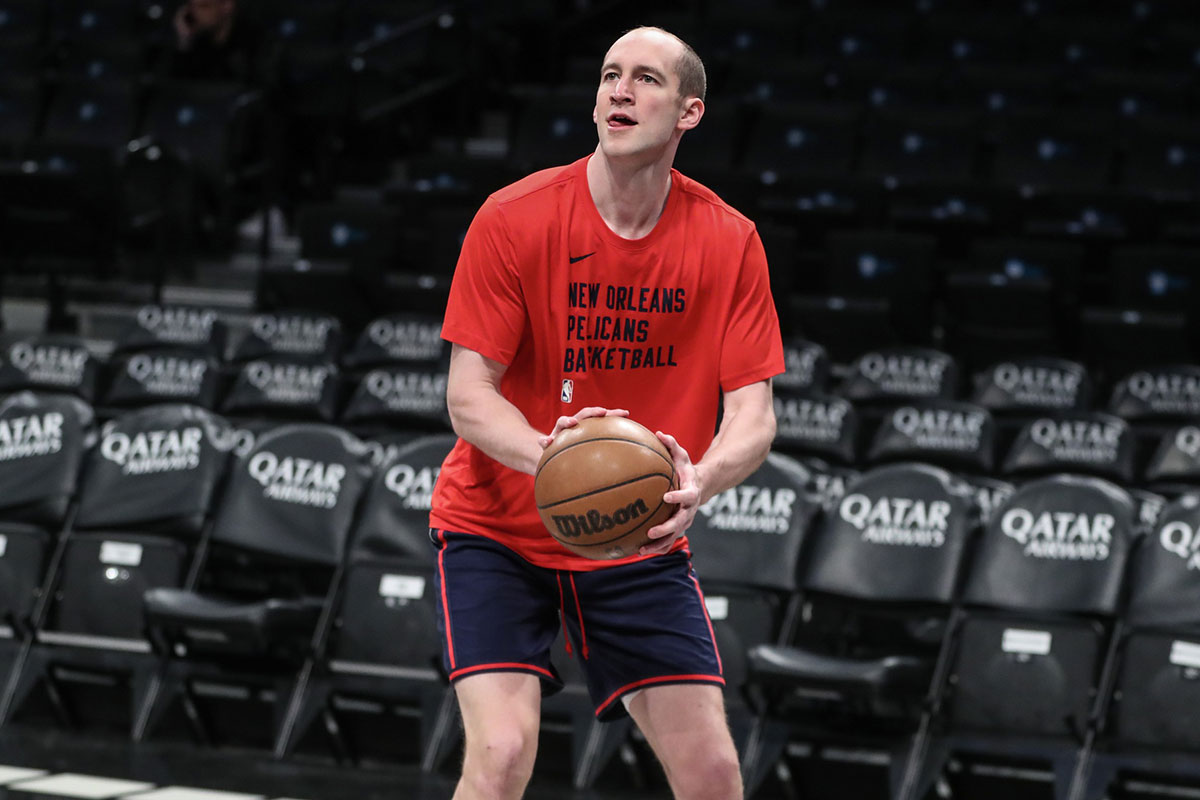 The New Orleans Pelicans center Cody Zeller (40) warms before the match against the Brooklyn Nets at Barclays Center.