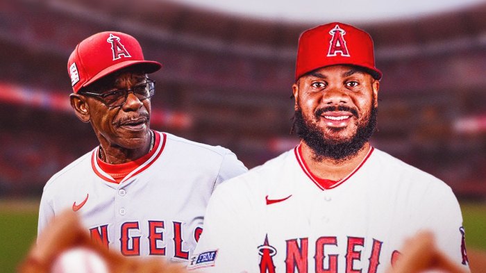 Photo: Ron Washington managing in Angels jersey, Kenley Jansen in Angels jersey
