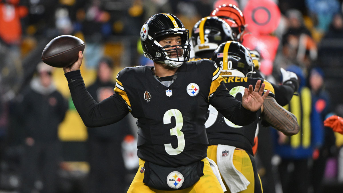 Pittsburgh Steelers Quarterback Russell Wilson (3) cast a passage against Cincinnati Bengal during the second quarter at the Aggregation Stadium. 