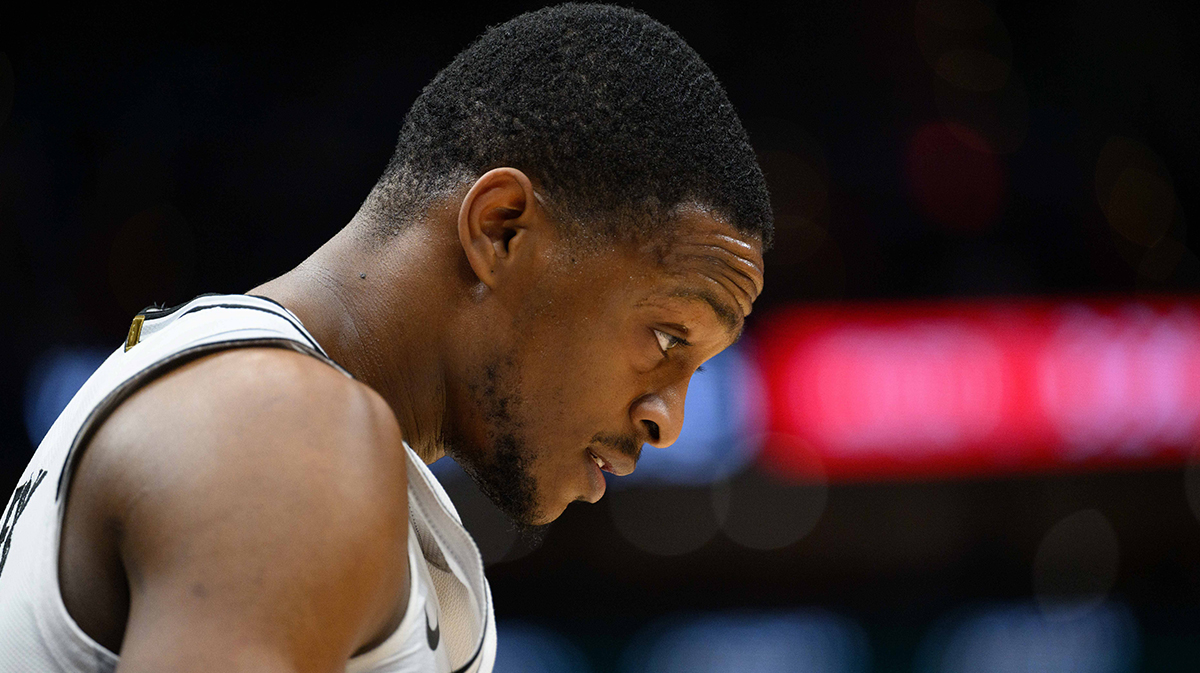 San Antonio Spurs guard De'Aaron Fox (4) looks on during the fourth quarter against the Washington Wizards at Capital One Arena.