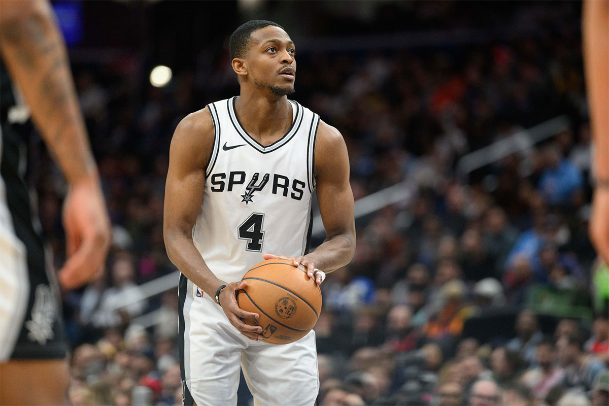 San Antonio Spurs guard De'Aaron Fox (4) shoots a free throw during the third quarter against the Washington Wizards at Capital One Arena.