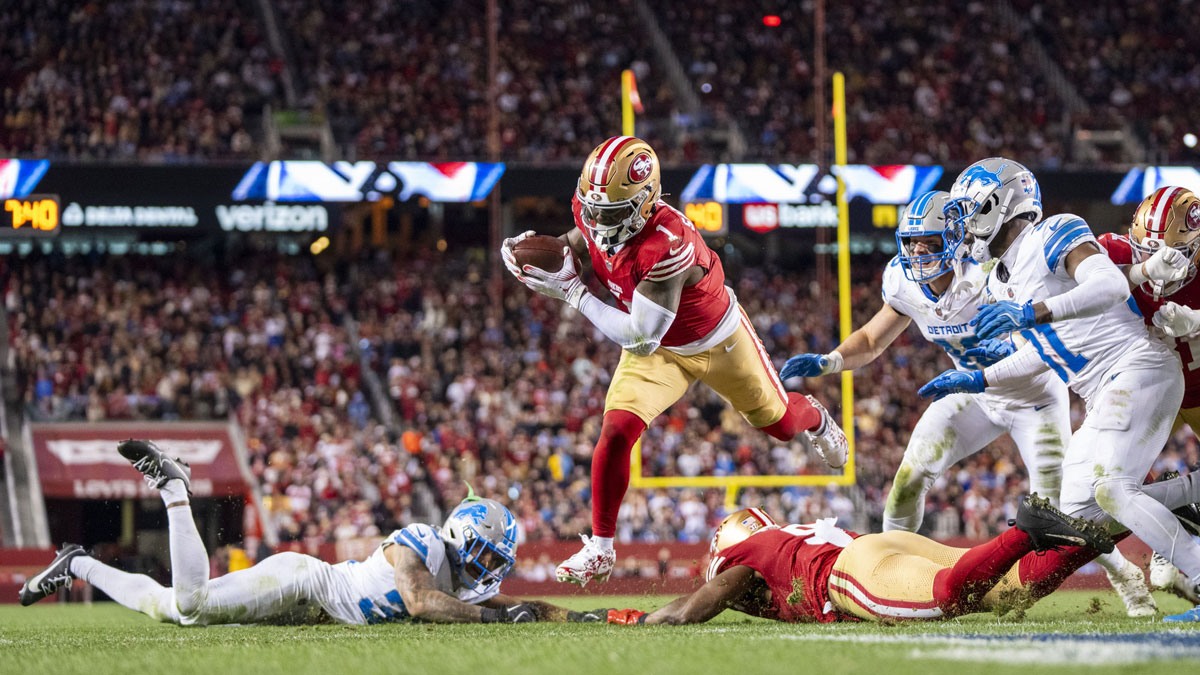 San Francisco 49ers wide receiver Deebo Samuel Sr. (1) scores a touchdown against the Detroit Lions during the third quarter at Levi's Stadium.