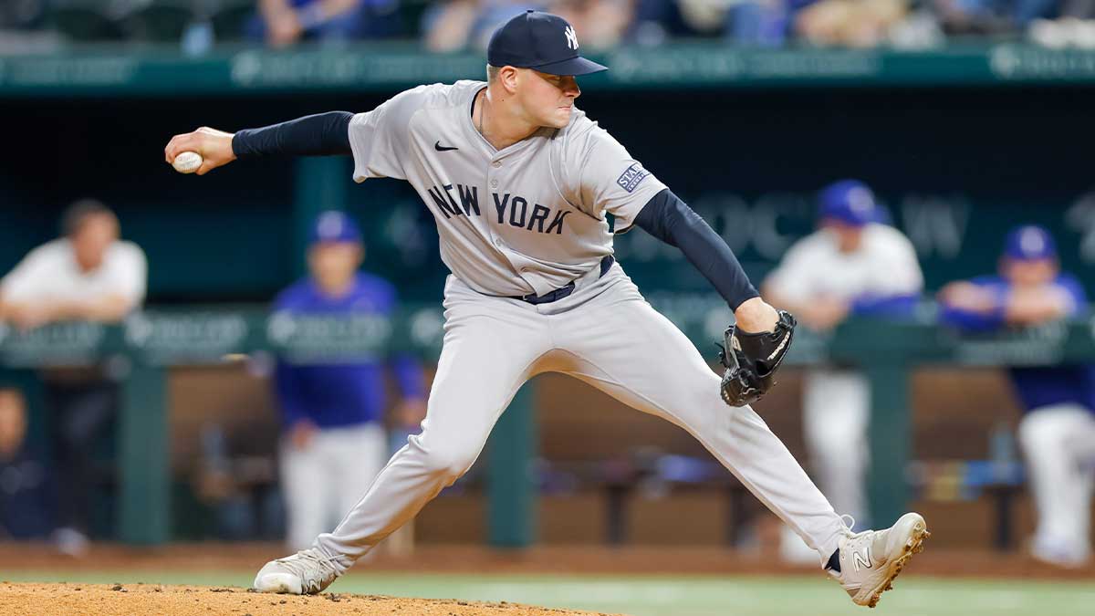 New York Yankees pitcher Scott Effross (59) comes in to pitch during the fourth inning against the Texas Rangers at Globe Life Field.