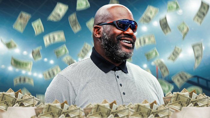 Photo: Shaquille O'Neal with money flying around him