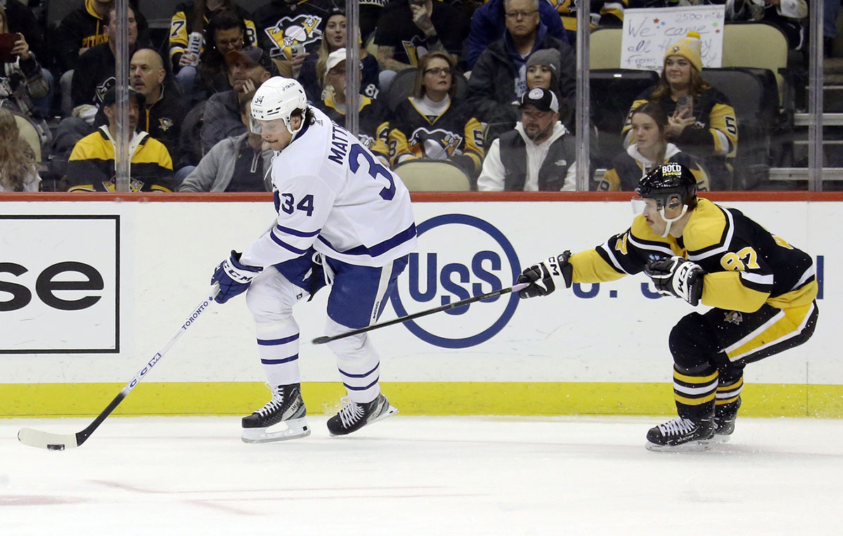 Toronto Maple Leafs center Auston Matthews (34) moves the puck ahead of Pittsburgh Penguins center Sidney Crosby (87) during the first period at PPG Paints Arena.