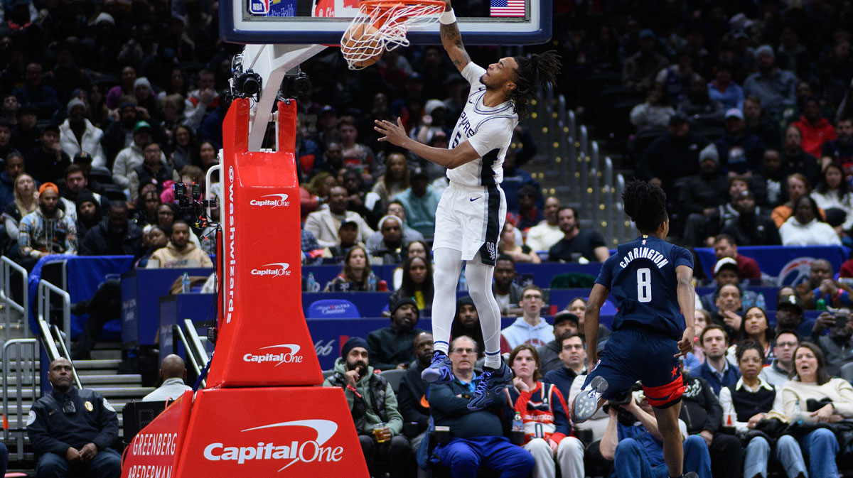 San Antonio Spurs Guard Stephon Castle (5) Dunks The Balls AS Washington Vizards Guard Bub Carrington (8) ends during the first quarter in the capital of those arena.