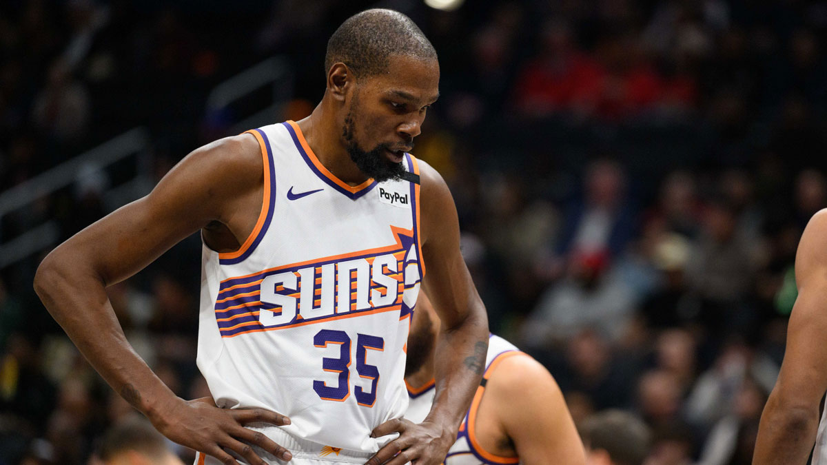 Phoenix Suns Next, Kevin Durant (35) looks during the first quarter against Washington Wizard in the capital of those arena.