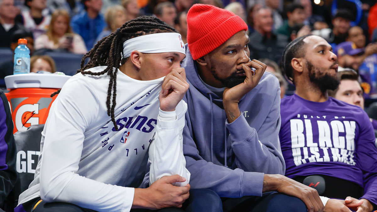     Suns Guard Damion Lee (10) and Phoenix Suns Next, Kevin Durant (35) Watch their team play against Oklahoma City Thunder during the second half of the game in Paycom Center