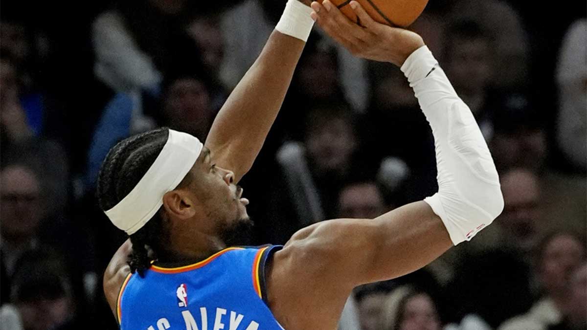 Oklahoma City Thunder Guard Shai Gilgeous-Alexander (2) shoots against Minnesote Timbervolves in the third quarter in the target center.