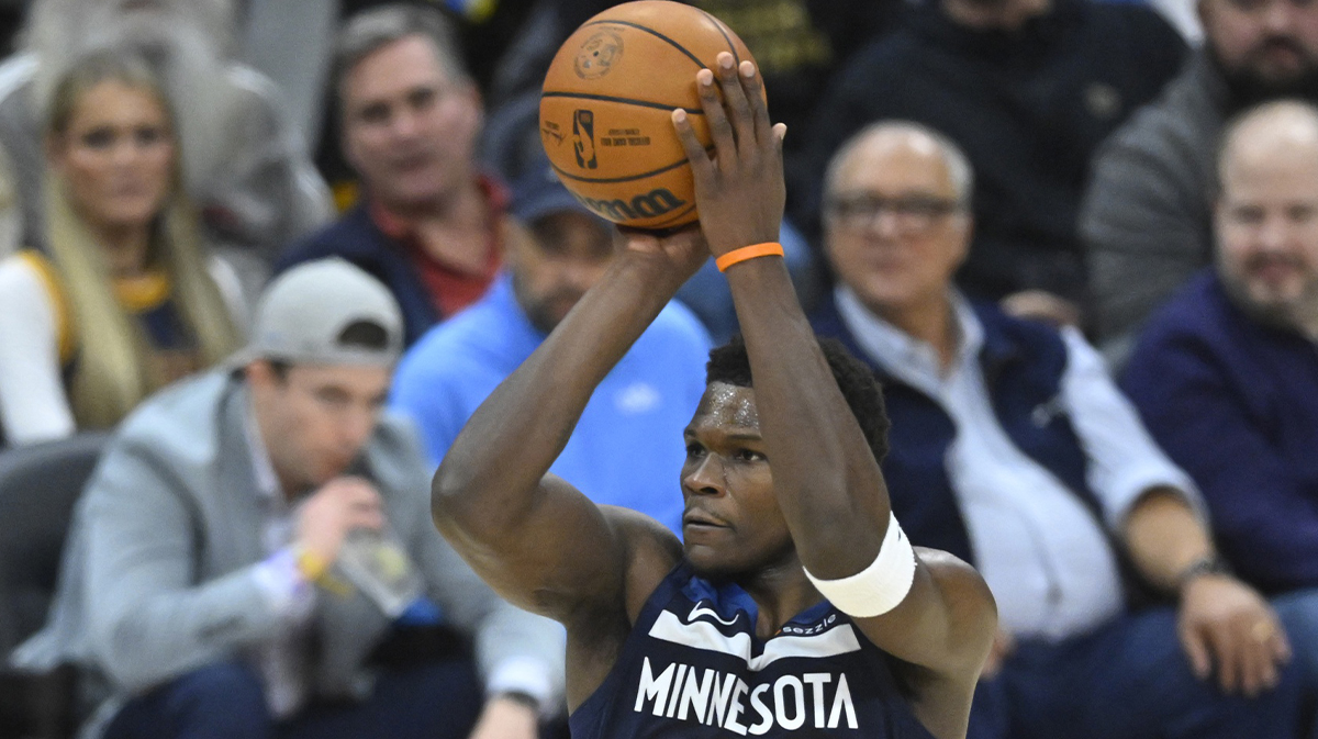 Minnesota Timbervolves Guard Anthoni Edwards (5) Record in the third quarter against Cleveland Cavaliers on rocket mortgages. 