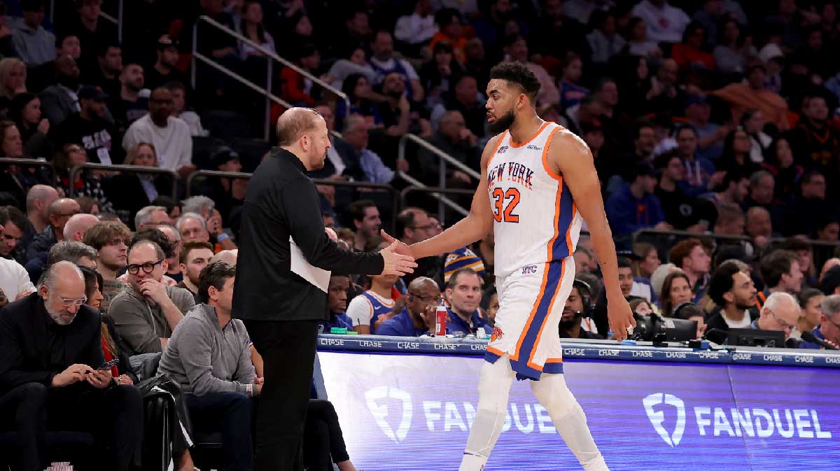 New York Knicks Center Karl-Anthony Cities (32) Shakes Hands with Main Trainer New York Knicks Tom Thibodeau While in the game during the third quarter against Oklahoma City Gardea in Madison Square Garden. 