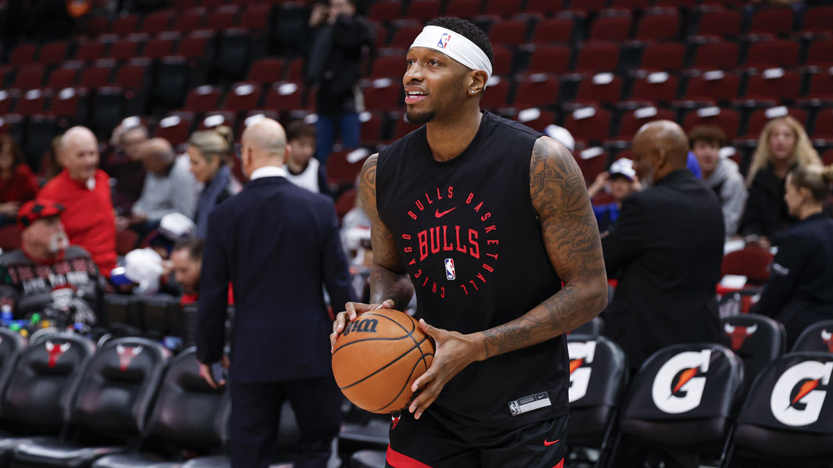 Chicago Bulls Torrei Craig (13) is heated before the basketball game against Milvaukee in the United Center.