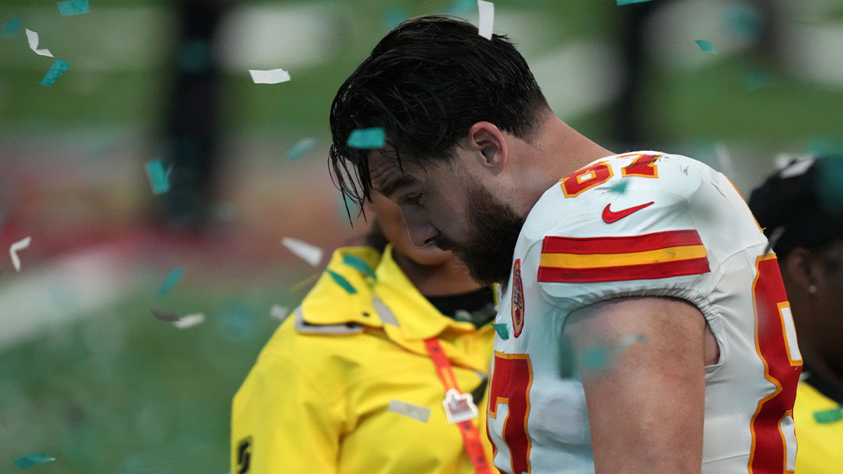 Kansas City Chieds Narrow End Travis Kelce (87) reacts after loss in Orlove Philadelphia in Super Bowl Lika on Caesar's SuperDome.