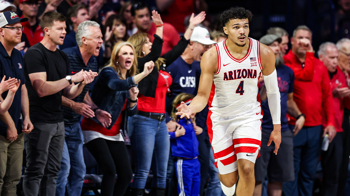 Arizona Wildcats Forward Trey Townsend (4) Hold on three points after the first half in the first half against Houston Cougars in McCale Center.