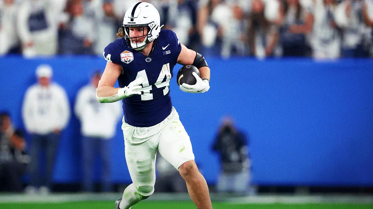 Penn State Nittany Lions tight end Tyler Warren (44) runs after a catch against the Boise State Broncos during the first half in the Fiesta Bowl at State Farm Stadium. 