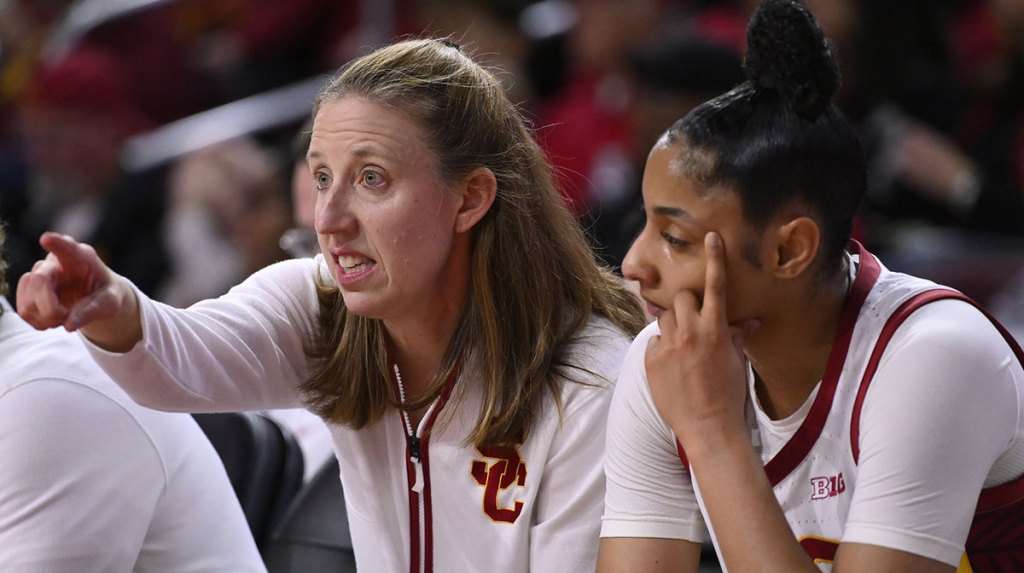 USC Trojans head coach Lindsay Gottlieb talks to guard JuJu Watkins (12) during the second quarter.