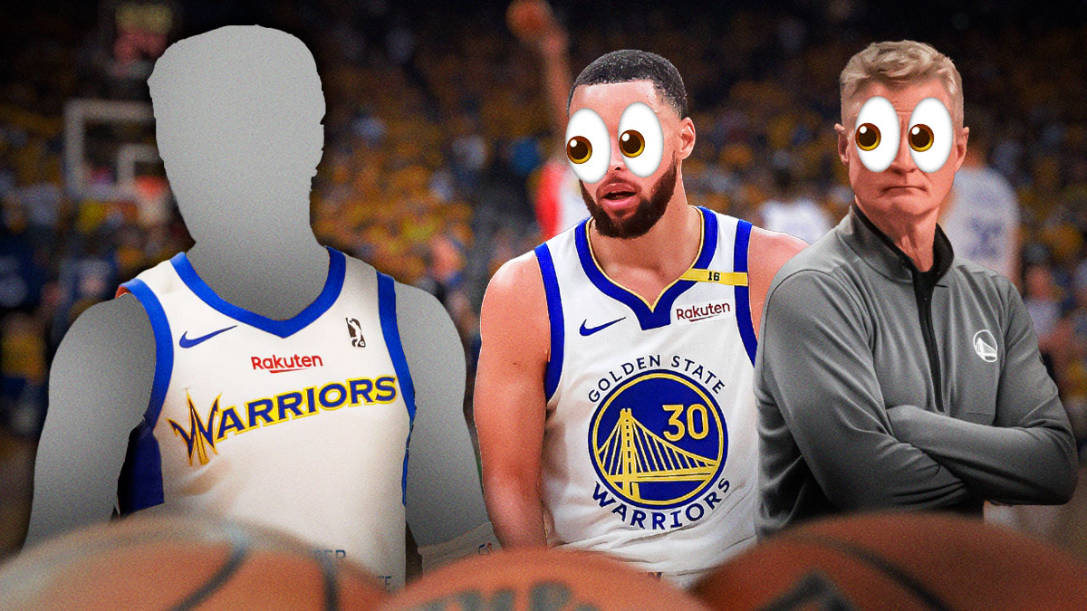 Stephen Curry and Steve Kerr looking at Santa Cruz Warriors player