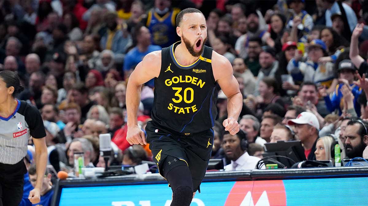 Warriors preserve Stephen Curri (30) after the second half realized a three-point basket against Chicago Bulls