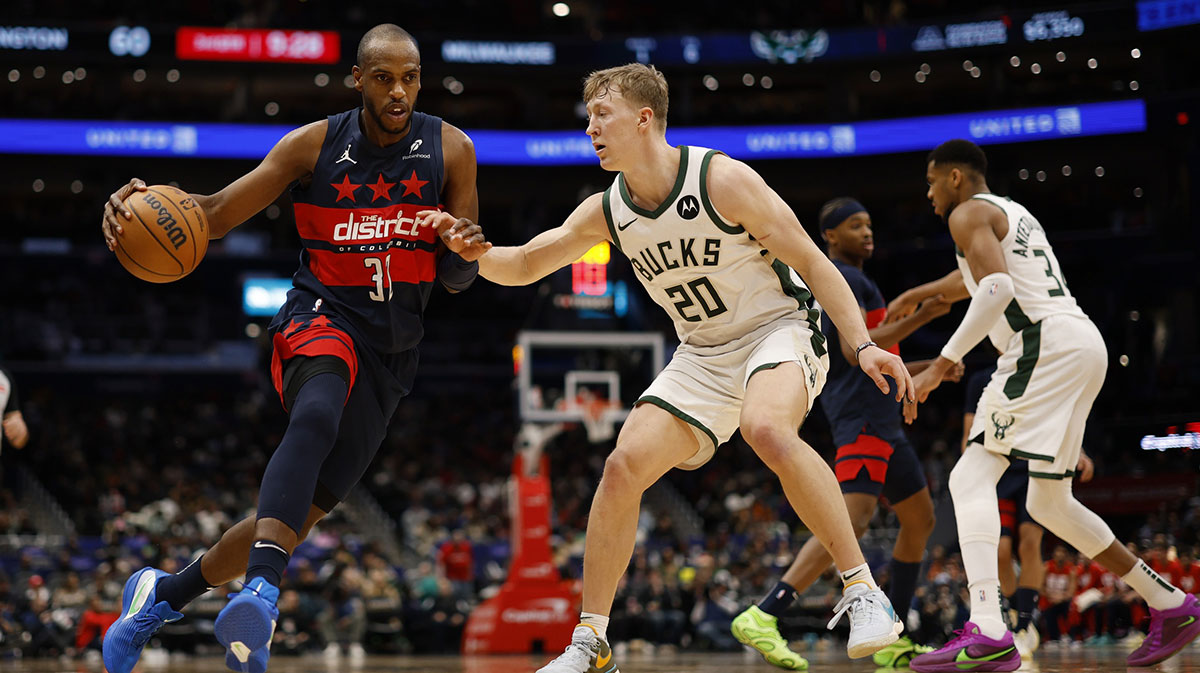 Wizards forward Khris Middleton (32) drives