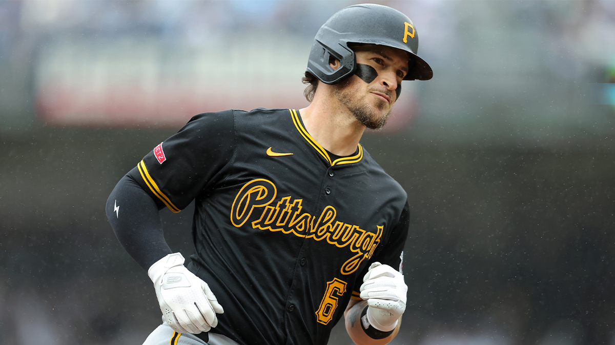 Pittsburgh pirates Grand (6) catches the bases after he hit the solo home on running in relation to New York Yankees during the second Inning in the Yankee Stadium.