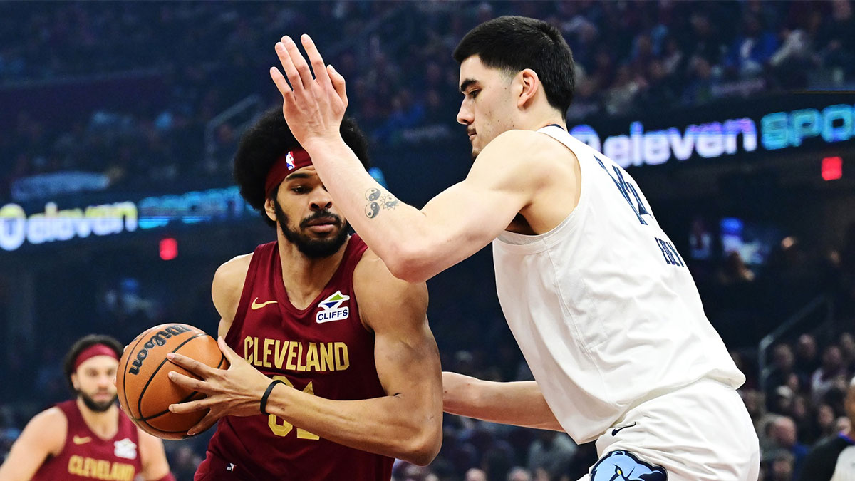 Cleveland Cavaliers center Jarrett Allen (31) drives to the basket against Memphis Grizzlies center Zach Edey (14) during the first half at Rocket Arena.